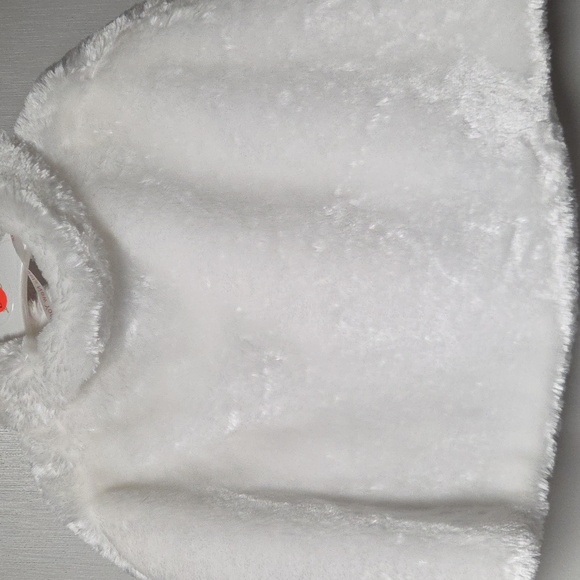 Princess Daliana Communion/Flower Girl Dress With Matching Veil And Fur Cape - Picture 16 of 16